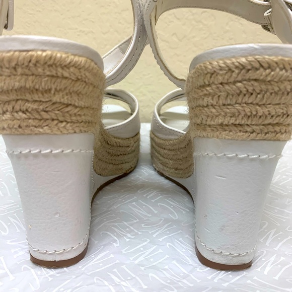 BCBG wedge size 6B - Picture 3 of 10